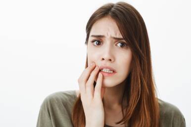 Болит зуб под коронкой - что делать? Советы стоматолога